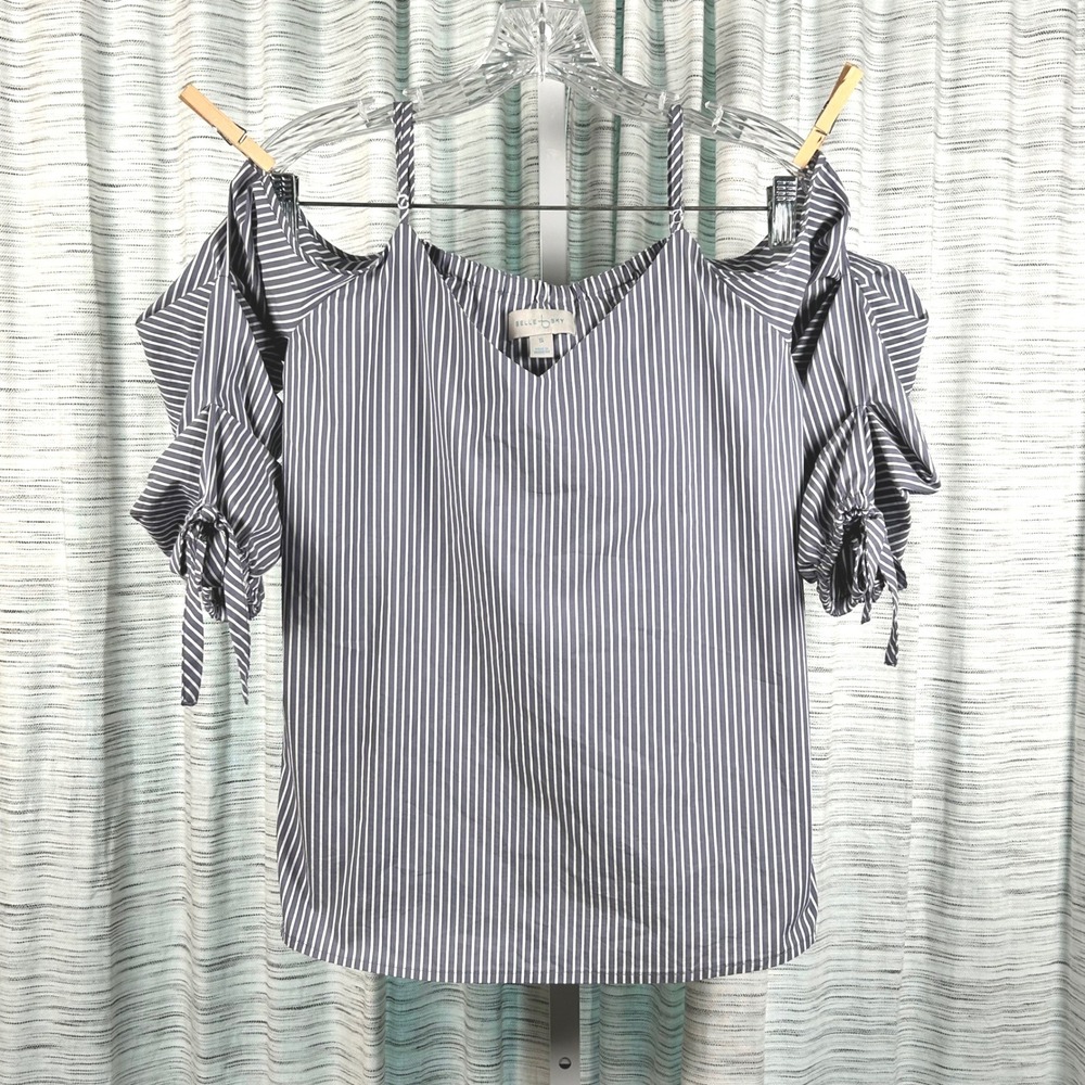 Belle Sky Cold‎ Shoulder Top Gray White Women Small Striped Puff Sleeve EUC